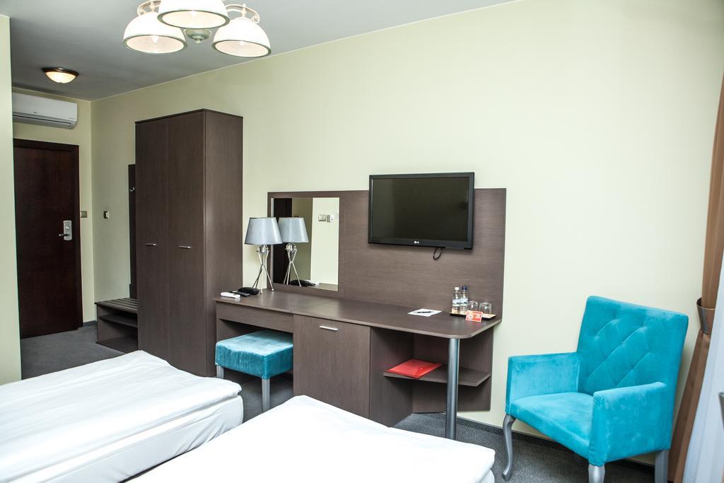 Hotel Sokolowska Airport Modlin Nowy Dwór Mazowiecki Стая снимка