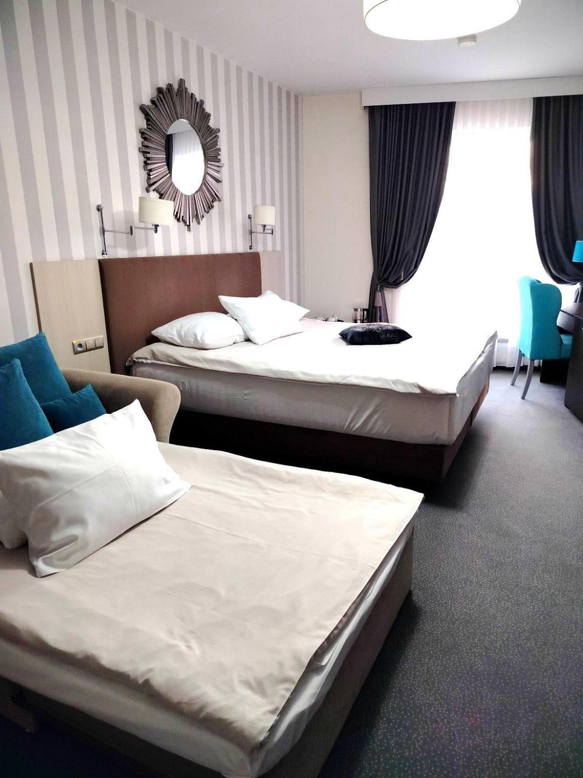 Hotel Sokolowska Airport Modlin Nowy Dwór Mazowiecki Екстериор снимка