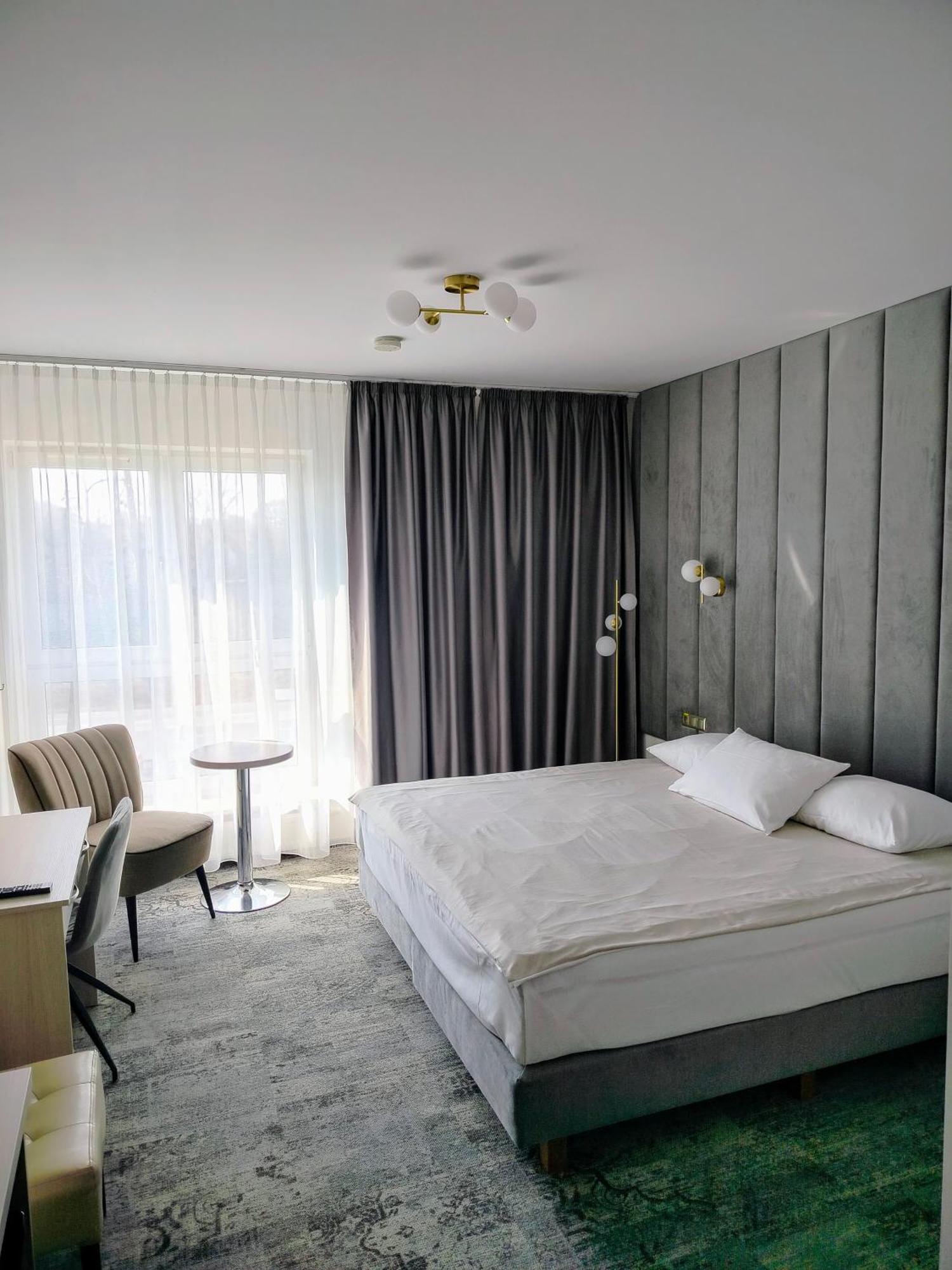 Hotel Sokolowska Airport Modlin Nowy Dwór Mazowiecki Екстериор снимка