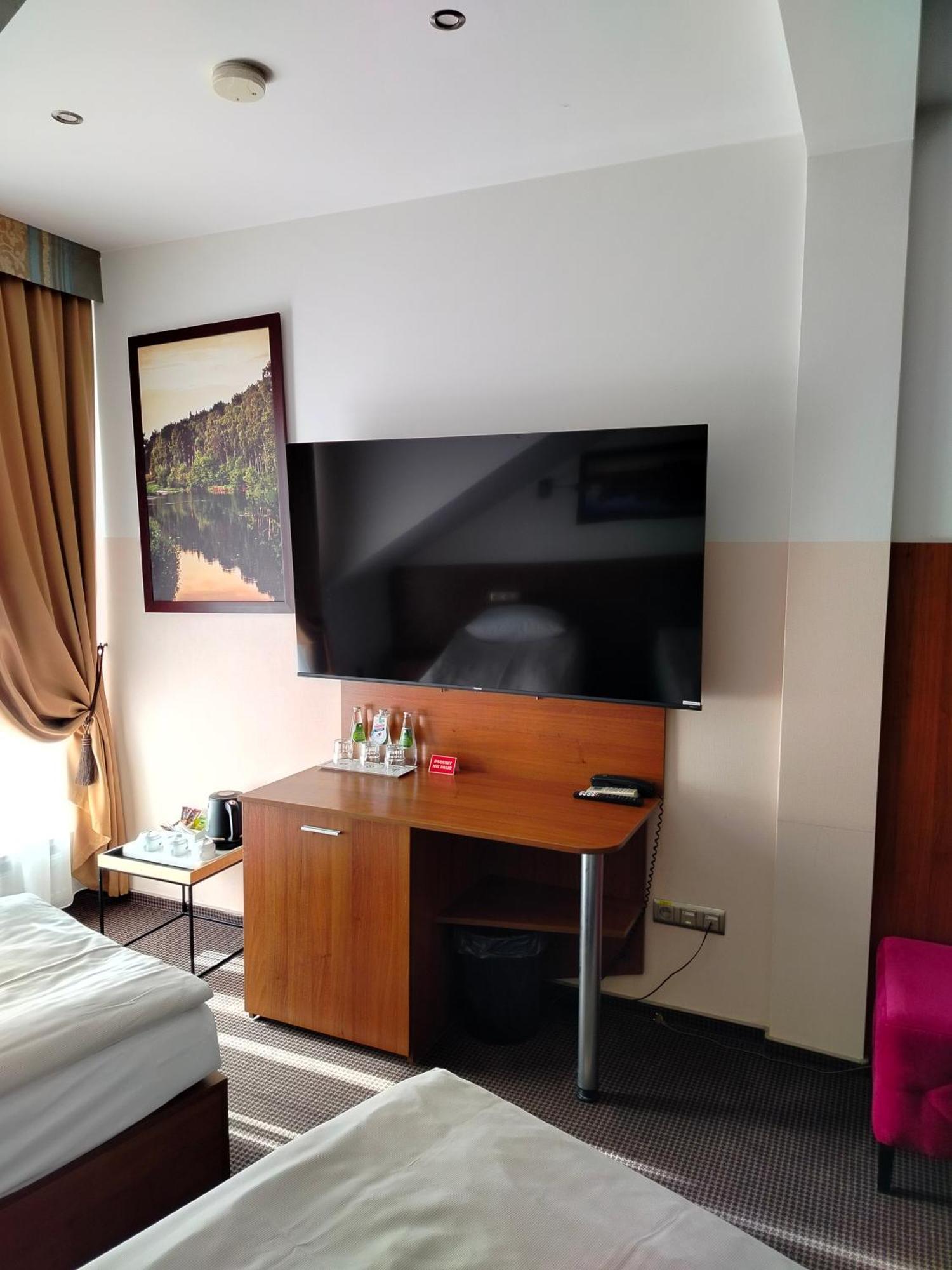 Hotel Sokolowska Airport Modlin Nowy Dwór Mazowiecki Екстериор снимка