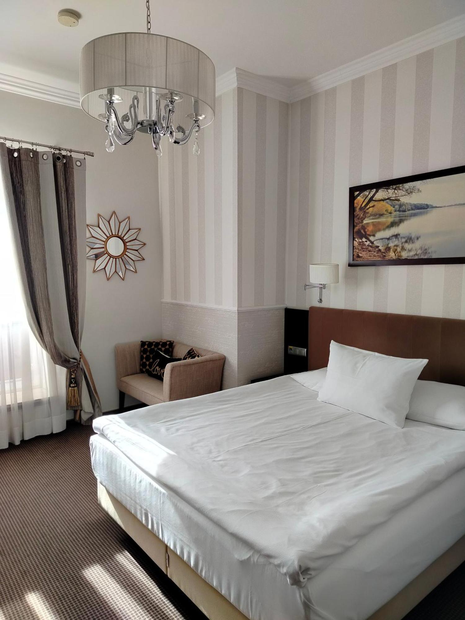Hotel Sokolowska Airport Modlin Nowy Dwór Mazowiecki Стая снимка
