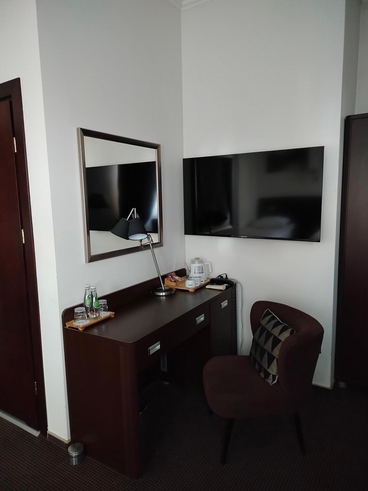 Hotel Sokolowska Airport Modlin Nowy Dwór Mazowiecki Екстериор снимка